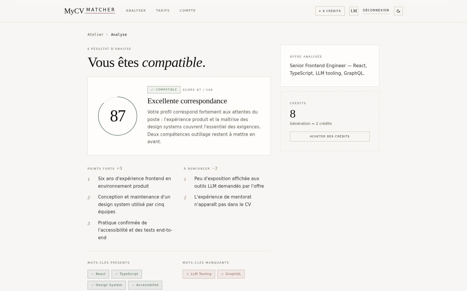 Résultat d'analyse MyCVMatcher : score de compatibilité entre un CV et une offre, points forts, points à renforcer et mots-clés présents ou manquants.